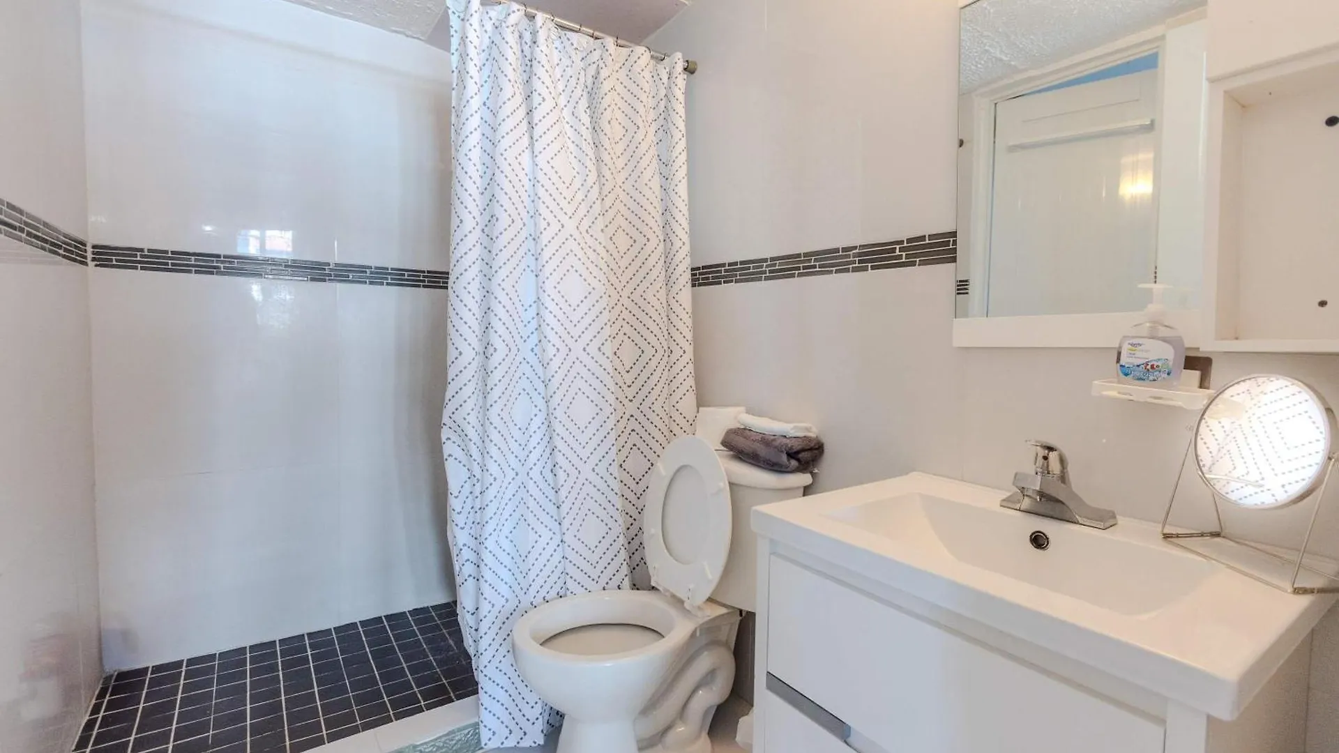 Apartment Steps From Foxwoods And Beach Front Bliss- 24Hrs Of Food And Fun San Juan